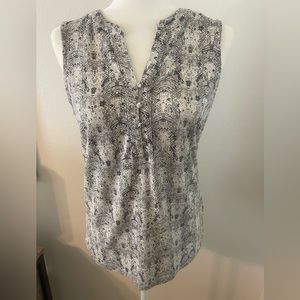 Women’s sleeveless top, size Small